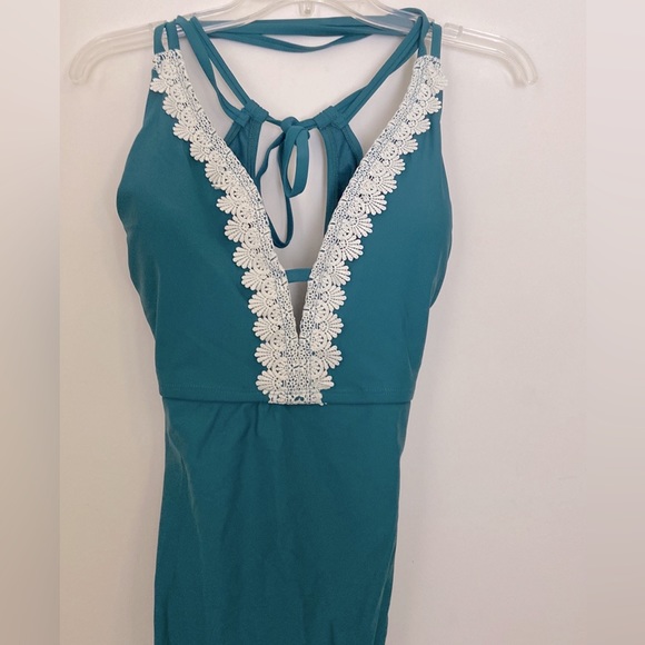 ⭐️ 2/$10 VINTAGE BLUE/GREEN ONE PIECE SWIMSUIT~WHITE CROCHET DETAIL~SZ 16/18 - Picture 6 of 8